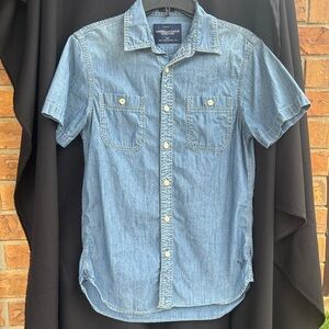 American Eagle Outfitters Light Wash Denim Short-Sleeve Button-Up men's Shirt